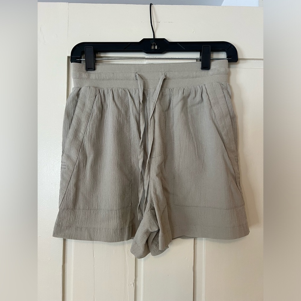 High Waisted Shorts 🩳- Small
